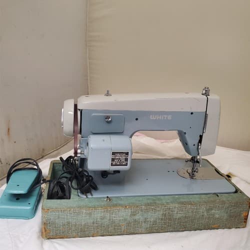 Vintage White Zig Zag Sewing Machine - Thumbnail 10