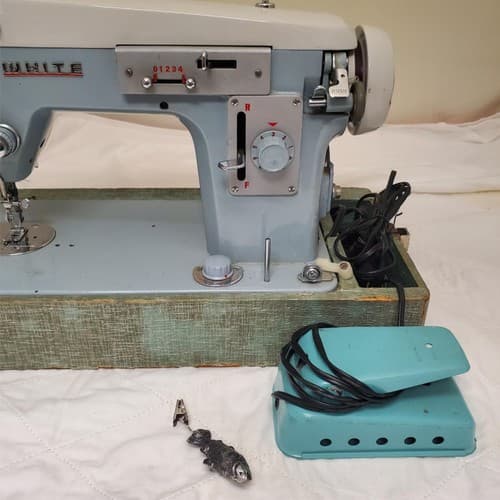 Vintage White Zig Zag Sewing Machine - Thumbnail 4