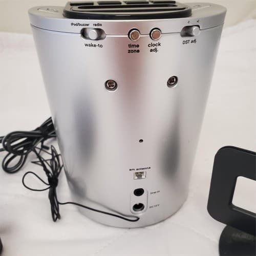 Timex Indiglo Night Light Alarm Clock and Radio - Thumbnail 4