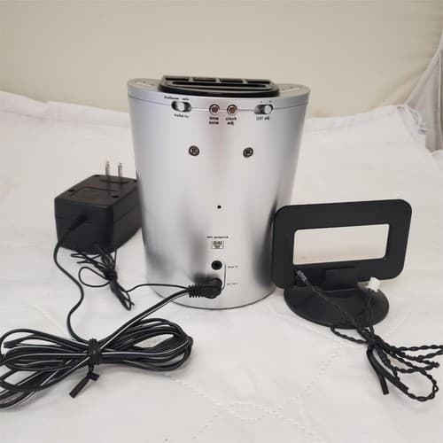 Timex Indiglo Night Light Alarm Clock and Radio - Thumbnail 5