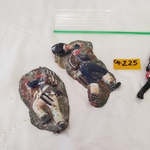 Lot of 4 Hand Painted Metal Toy Soldier Dead Units CM-225 - Thumbnail 3