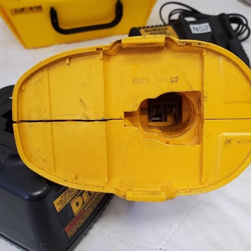 Lot of 3 Dewalt DCB115 12 v Drill Driver Set W/ DriverBatteries, Charger Lot-979 - Thumbnail 3