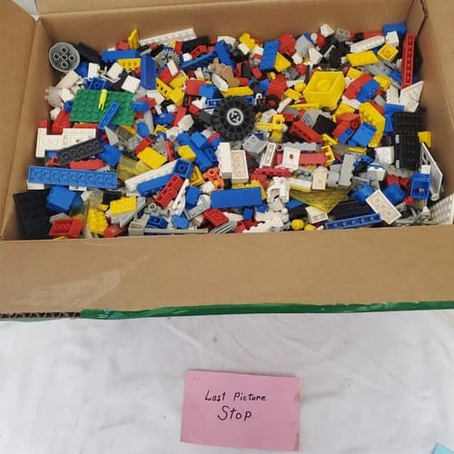 Lot of Legos Bricks & Parts Small Assorted Pieces - Thumbnail 8