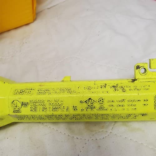 Lot of 5 Pelican Sabrelite 2000 Submersible Flashlight LOT-827 - Thumbnail 5