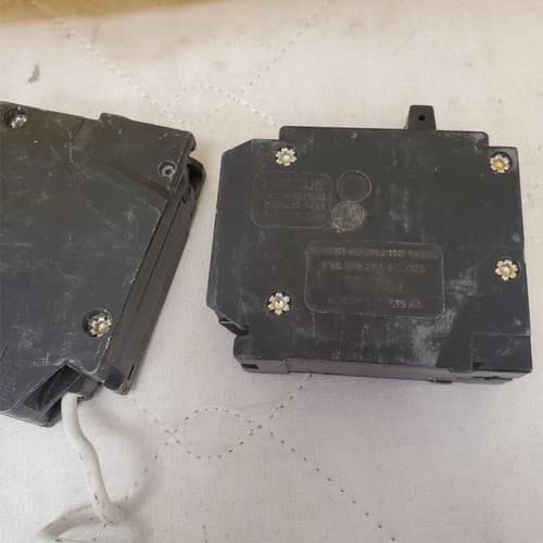 Large Lot of 47 Used Circuit Breakers Assorted #15 - Thumbnail 8