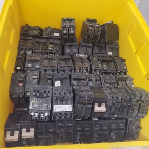 Large Lot of 79 used circuit breakers Assorted - Thumbnail 6