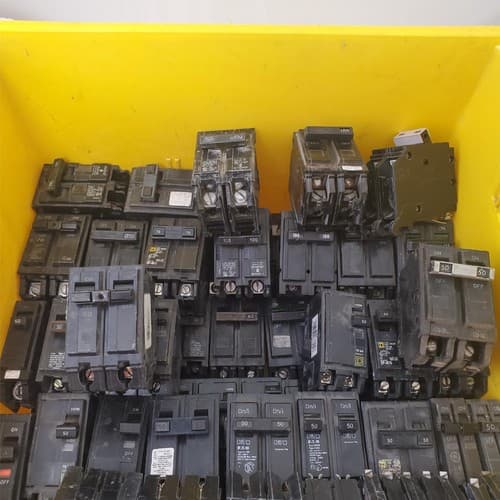 Large Lot of 79 used circuit breakers Assorted - Thumbnail 4