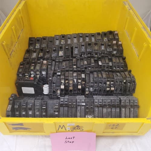 Large Lot of 132 Used Circuit Breakers Assorted #20 - Thumbnail 7