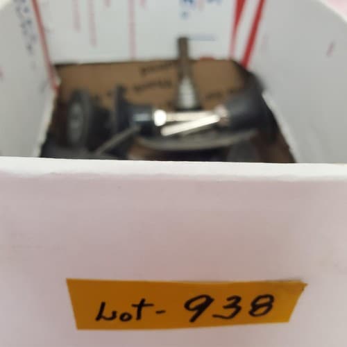 Lot of 16 Roll Lock Mandrel Sanding Disc Holder LOT-938 - Thumbnail 3