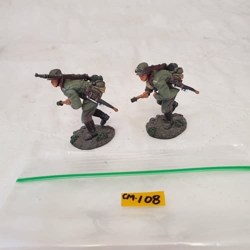 W. Britain 23055 1916-18 German Infantrys Pulling Grenade Primer CM-108 - Thumbnail 3