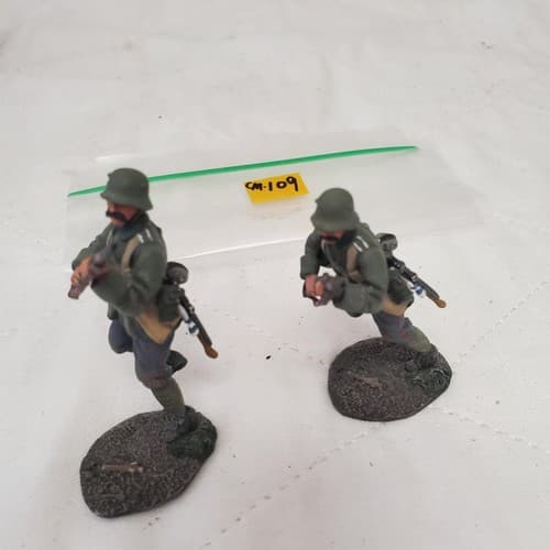 W. Britain 23056 1916-18 German Infantry Running with Grenade Bags CM-109 - Thumbnail 2
