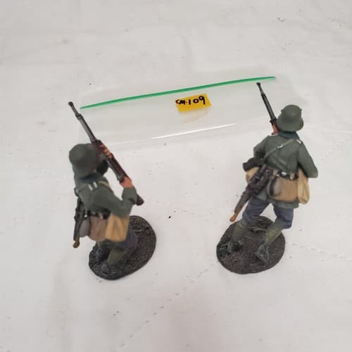 W. Britain 23056 1916-18 German Infantry Running with Grenade Bags CM-109 - Thumbnail 5