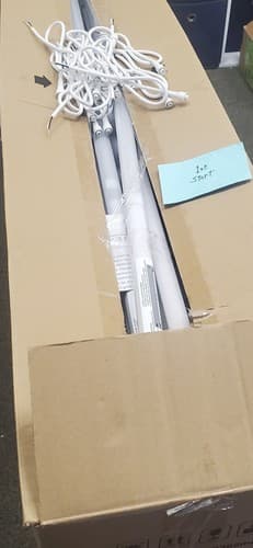Lot of 30 Connected Meat Light 4FT LED Tube Light 12W 3000K - Image 1
