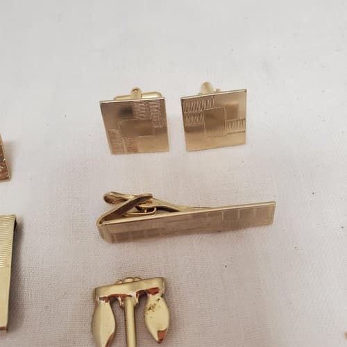 Lot of Vintage Gold Tone Men's Accessories Cufflinks, Tie Bars & More - Thumbnail 5
