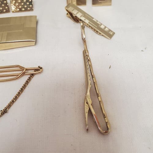 Lot of Vintage Gold Tone Men's Accessories Cufflinks, Tie Bars & More - Thumbnail 9