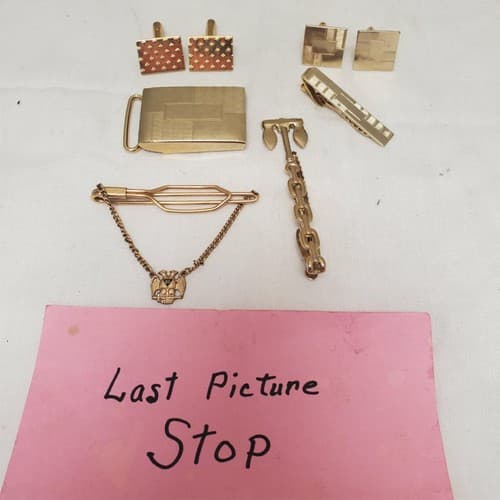 Lot of Vintage Gold Tone Men's Accessories Cufflinks, Tie Bars & More - Thumbnail 10