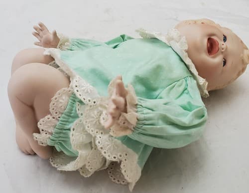 Edwin M Knowles Picture Perfect Babies Jessica Porcelain Doll by Yolanda Bello - Thumbnail 10