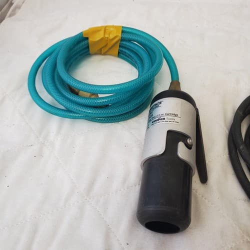 Lot of Kahnetics CIL025 Weller Dispensing Sealant Gun LOT 674 - Image 1