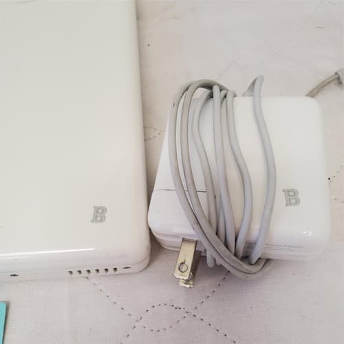 Vintage Apple Macbook Laptop Model A1181 White Bundle - Thumbnail 2
