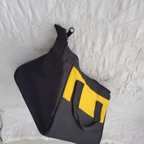 DEWALT TOOL BAG 11" x 8" x 7" Heavy Duty Nylon & Square Plastic Base LOT 652 - Thumbnail 4