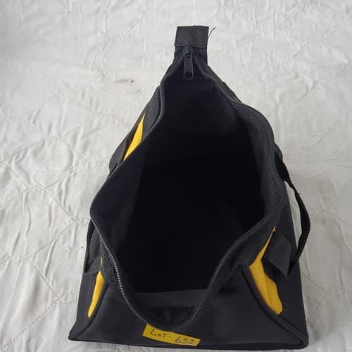 DEWALT TOOL BAG 11" x 8" x 7" Heavy Duty Nylon & Square Plastic Base LOT 652 - Thumbnail 5
