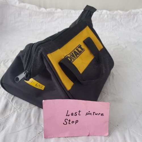 DEWALT TOOL BAG 11" x 8" x 7" Heavy Duty Nylon & Square Plastic Base LOT 652 - Thumbnail 7