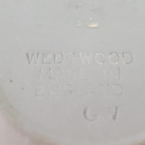 Lot of Assorted Wedgwood Queensware Plates & Miniature World of Peter Bates Post - Thumbnail 5