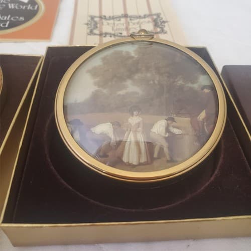 Lot of Assorted Wedgwood Queensware Plates & Miniature World of Peter Bates Post - Thumbnail 15