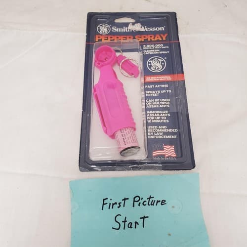 Smith & Wesson 1/2 oz Pepper Spray Plastic Case & Q/R Pink - Image 1