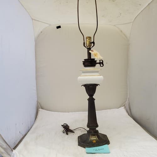 Vintage Stiffel White Porcelain and Brass Table Lamp A4 - Image 1