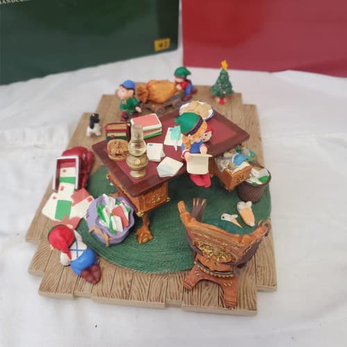 Hallmark Keepsake Ornaments Santa's Desk 2001 Studio Edition #2 - Thumbnail 6