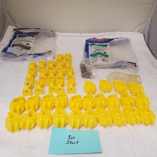 Fi-Shock Standard Snug-Fitting T-Post Insulator & Wood Post Knob Insulator - Image 1