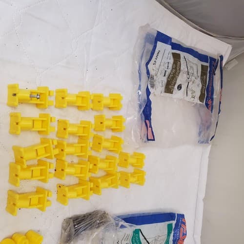 Fi-Shock Standard Snug-Fitting T-Post Insulator & Wood Post Knob Insulator - Thumbnail 4