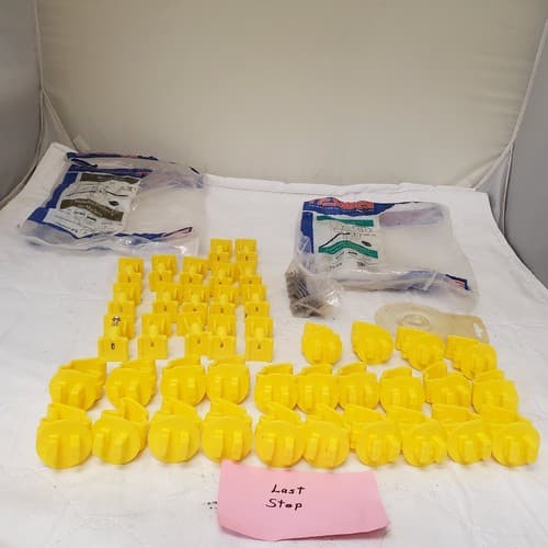 Fi-Shock Standard Snug-Fitting T-Post Insulator & Wood Post Knob Insulator - Thumbnail 7