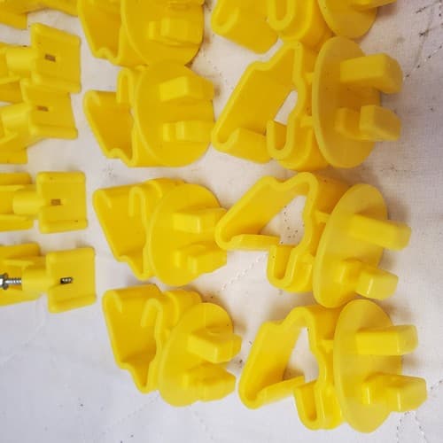 Fi-Shock Standard Snug-Fitting T-Post Insulator & Wood Post Knob Insulator - Thumbnail 5