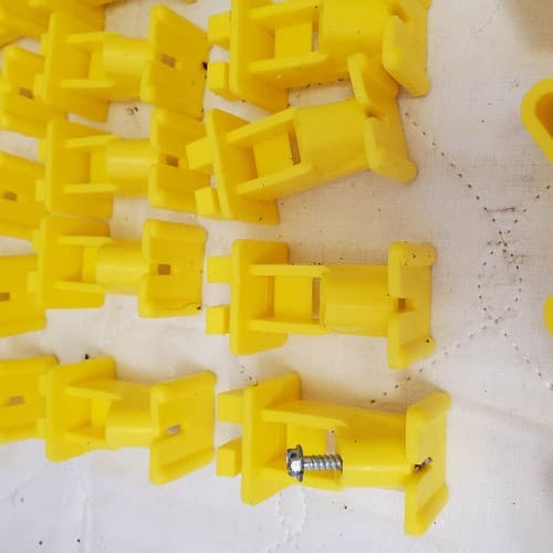 Fi-Shock Standard Snug-Fitting T-Post Insulator & Wood Post Knob Insulator - Thumbnail 6