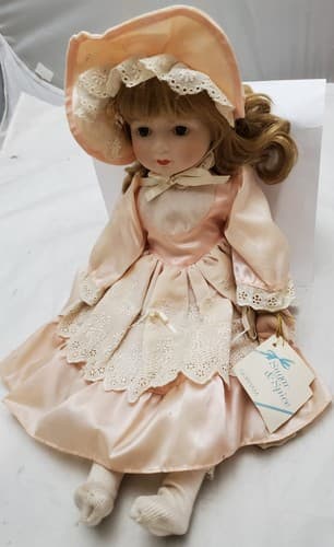 Vintage Gorham Sugar and Spice Suzanne Musical Porcelain Doll - Image 1