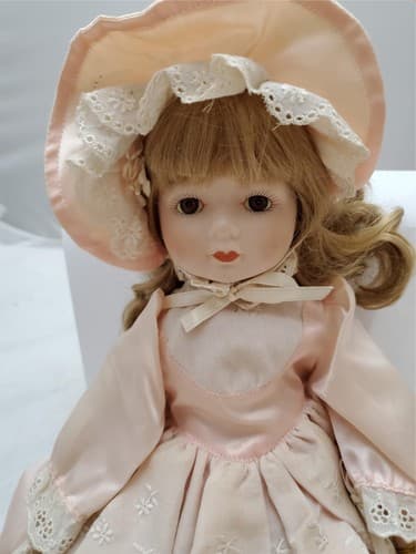 Vintage Gorham Sugar and Spice Suzanne Musical Porcelain Doll - Thumbnail 4