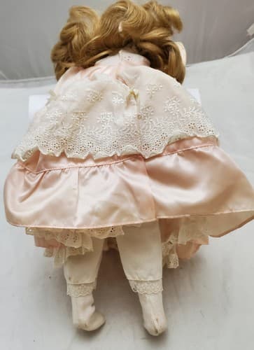 Vintage Gorham Sugar and Spice Suzanne Musical Porcelain Doll - Thumbnail 5