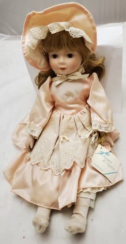 Vintage Gorham Sugar and Spice Suzanne Musical Porcelain Doll - Thumbnail 6