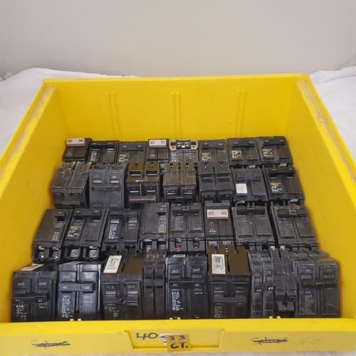 Large Lot of 33 Used Circuit Breakers Assorted #40 - Thumbnail 3