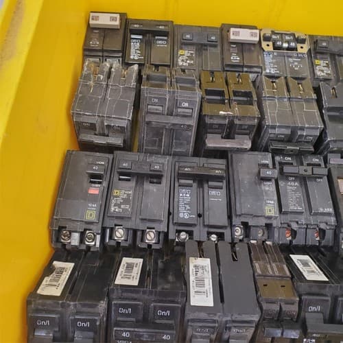 Large Lot of 33 Used Circuit Breakers Assorted #40 - Thumbnail 4