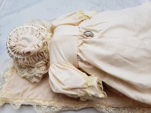 Vintage Original Heritage Dolls Porcelain Baby Bonnet Doll - Thumbnail 4