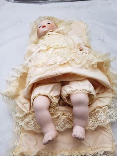 Vintage Original Heritage Dolls Porcelain Baby Bonnet Doll - Thumbnail 5