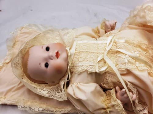 Vintage Original Heritage Dolls Porcelain Baby Bonnet Doll - Thumbnail 6