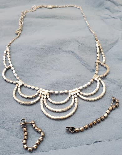 Two Women Fashion Jewelry Long Necklace CV and Black Stones and Earrings Sets - Thumbnail 6