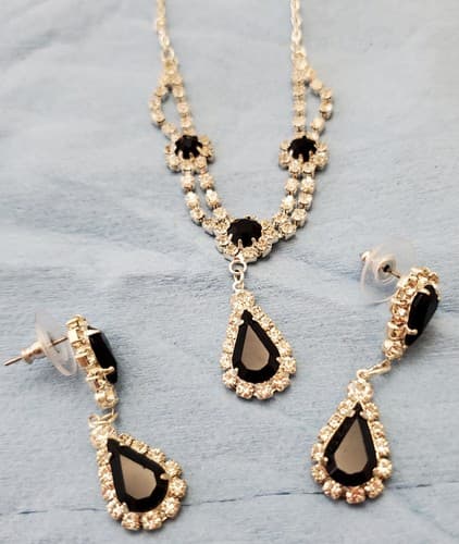 Two Women Fashion Jewelry Long Necklace CV and Black Stones and Earrings Sets - Thumbnail 4
