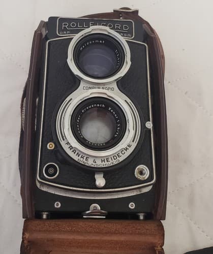 Vintage Rolleicord III Camera with Case Cover/accessories - Image 1