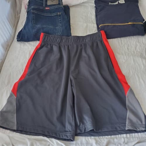 Lot of Assorted Multi Brand T-shirt, Jeans, Shorts & Socks Set - Thumbnail 11