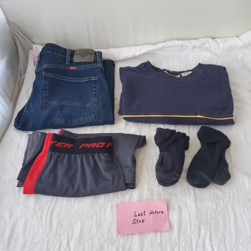 Lot of Assorted Multi Brand T-shirt, Jeans, Shorts & Socks Set - Thumbnail 16